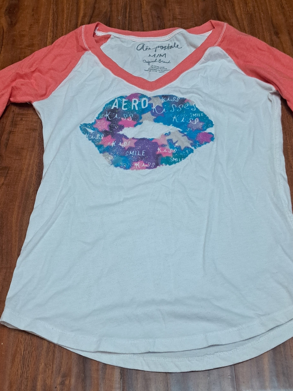 Y2K Aeropostale White Tee with Coral Raglan Sleeves and Colorful Lip Graphic